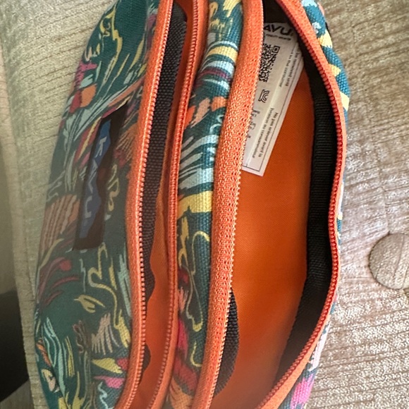 Kavu Multicolor Sling Bag with Orange and Green - Picture 4 of 8